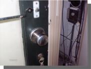 foto veroudert slot voordeur, voorstel vervangen met SKG slot en VH beslag en cilinder